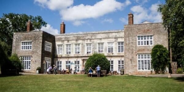 Menjelajahi Tempat Favorit Agatha Christie di Devon Inggris