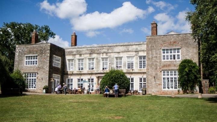 Menjelajahi Tempat Favorit Agatha Christie di Devon Inggris