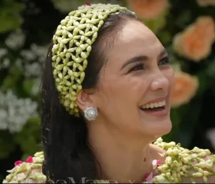 Tangis Sungkeman Luna Maya ke Ibunda: Saya Meminta Izin dan Berkat Menikah dengan Maxime