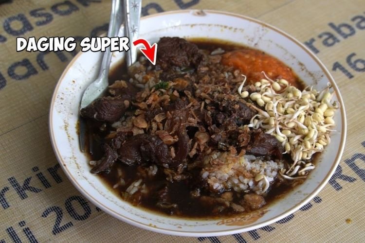 Rekomendasi Terbaik: 5 Tempat Makan Rawon Lezat di Surabaya untuk Sambangi bersama Keluarga