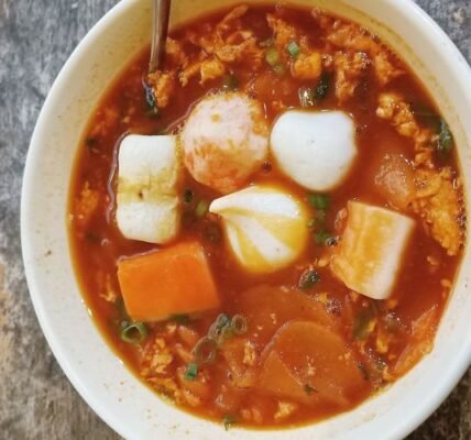 Rasakan Kelezatan! Ini Dia Kuliner Viral Paling Enak di Surabaya Utara: Dari Ayam Bakar hingga Bakso Tetelan