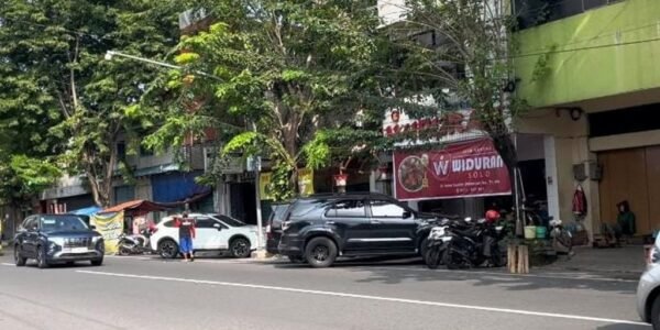Polemik di Balik Kuliner Legendaris: Ayam Goreng Widuran, Sahur atau Batal?