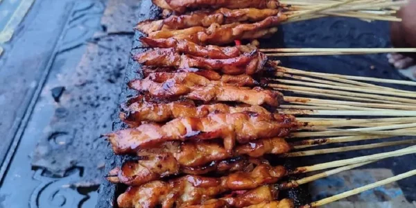Kuliner Terlezat di Ponorogo 2025: Sate Ayam Khas Bumi Reog Siap Memikat Anda
