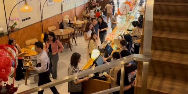 buat gambar dengan uluran 1792x1024 dengan tema [5 Restoran Nasi Rames Lezat & Hemat di Bandung, Dijamin Nagih!] kasukan kalimat "5 Restoran Nasi Rames Lezat & Hemat di Bandung" kedalam gambar