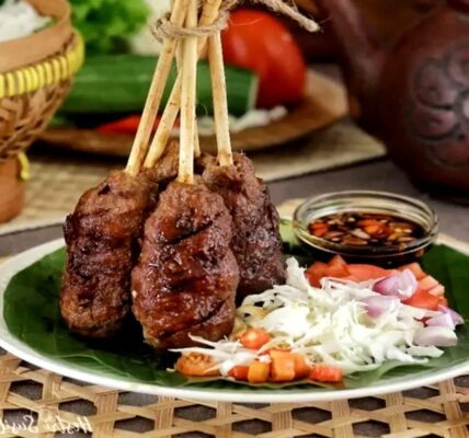 Siapa Legenda Kuliner Solo yang Memulai Era Sate Buntel?