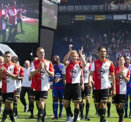 Drama 90 Menit! Feyenoord Tumbangkan Utrecht 3-2